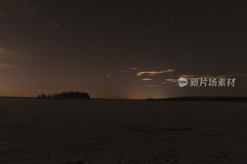 银河系的夜景照片