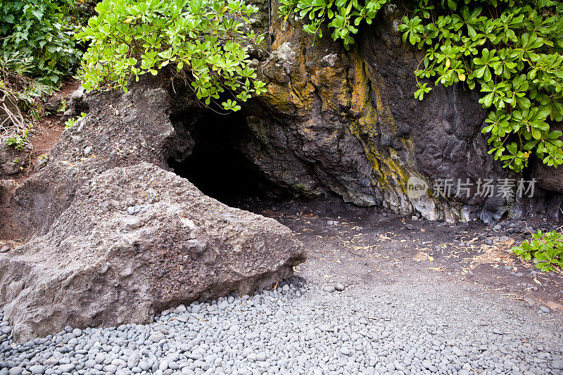 洞穴的入口