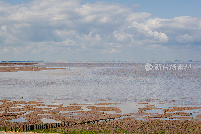 英格兰诺福克沃什的海滨阳光明媚的夏日