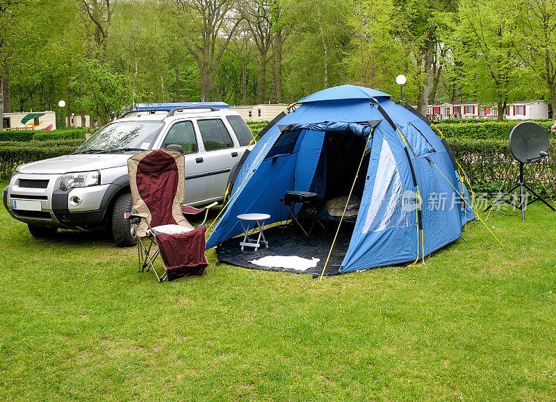 露营地或大篷车公园的圆顶帐篷