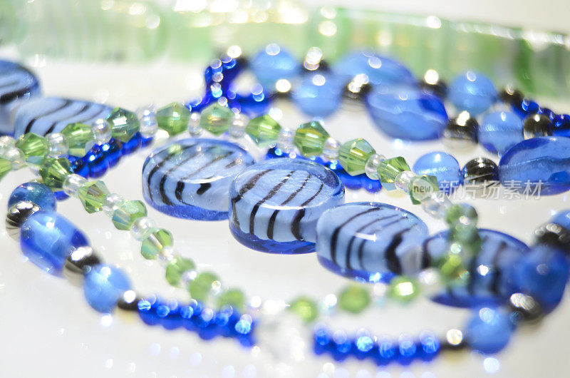 蓝绿玻璃珠项链