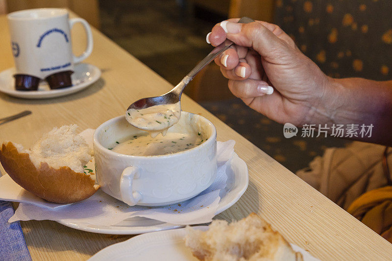 德国一家餐馆的奶酪汤