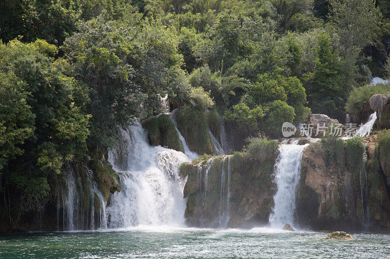 克罗地亚喀尔卡国家公园的瀑布