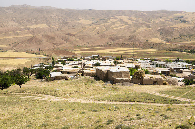 山坡上的库尔德村庄
