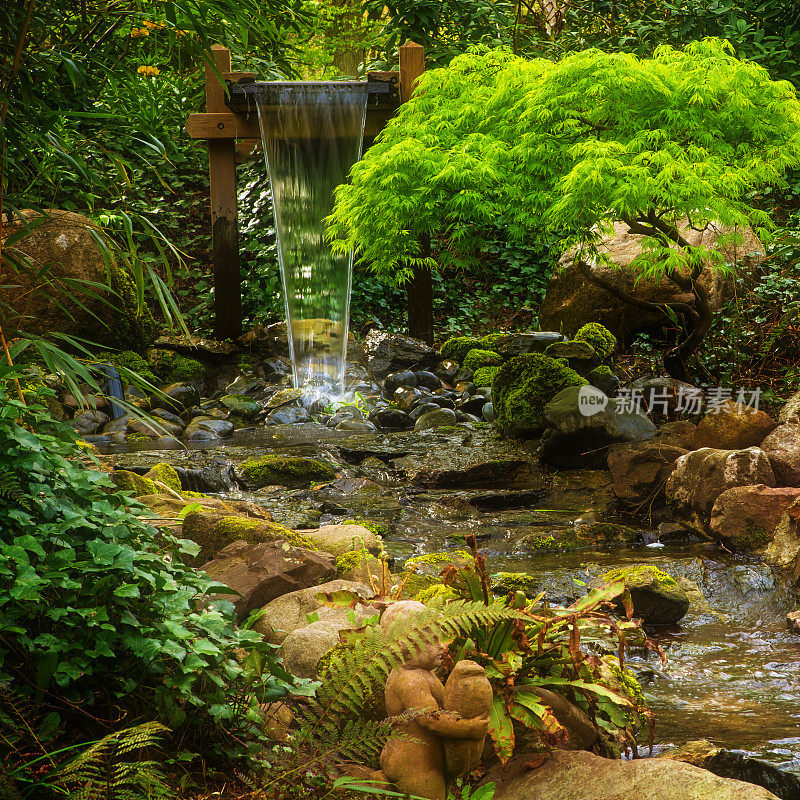 日式瀑布花园