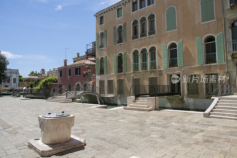 意大利威尼斯的水井和历史建筑