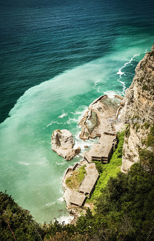 意大利海岸的违例建筑