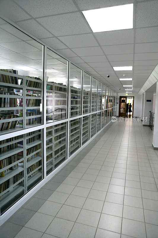 图书馆的走廊