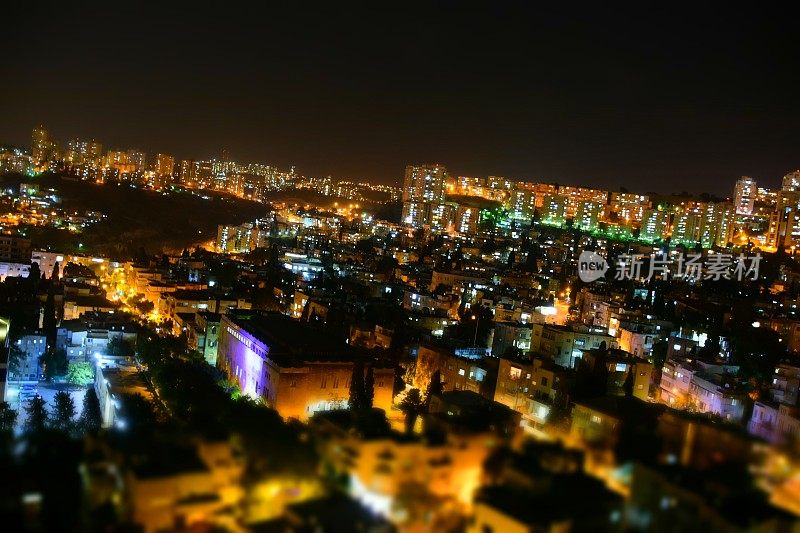 夜间的海法城(以色列)