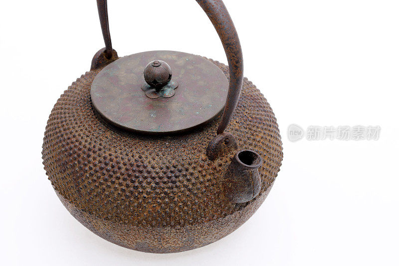 日本传统的铁制茶壶