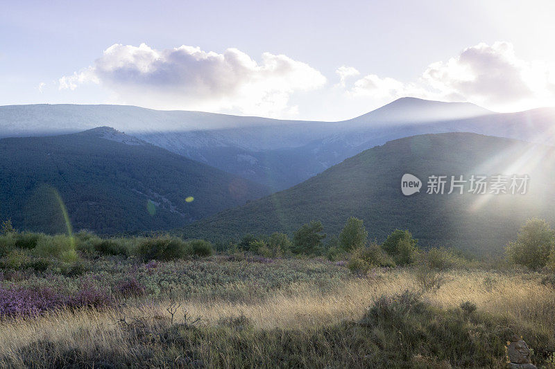 阿拉贡菲尔斯和蒙卡约山