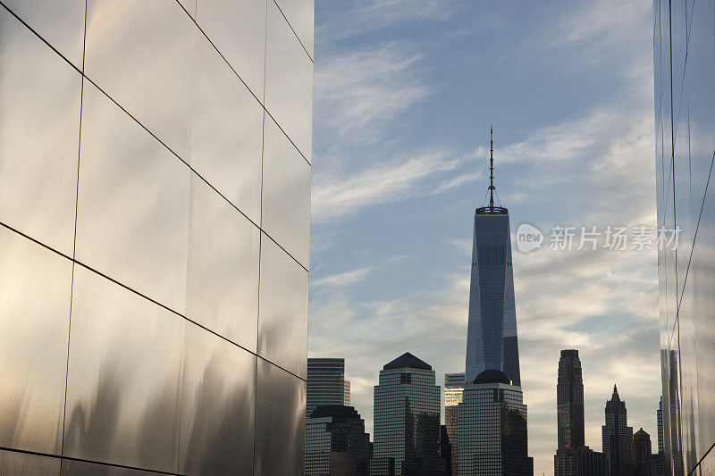 从911纪念馆中可以看到世贸中心一号大楼