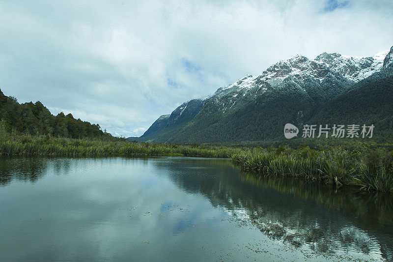 镜湖，Fiorland国家公园，南岛，新西兰