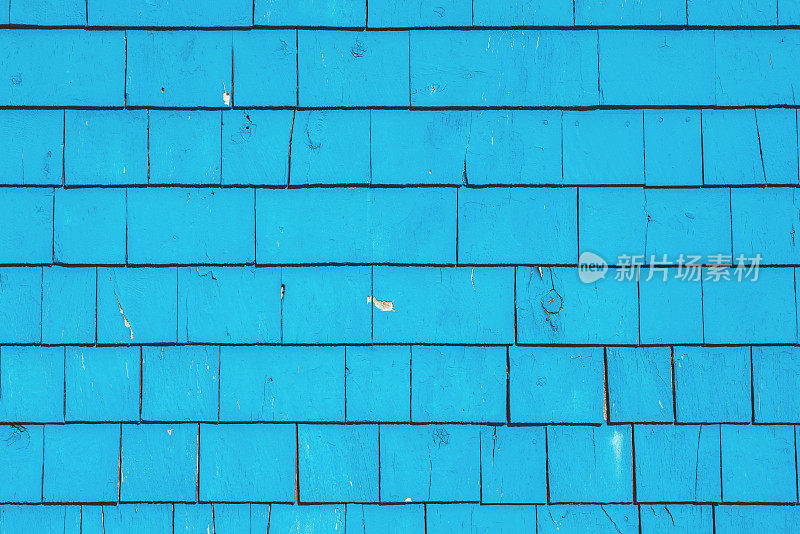 蓝色的瓦墙