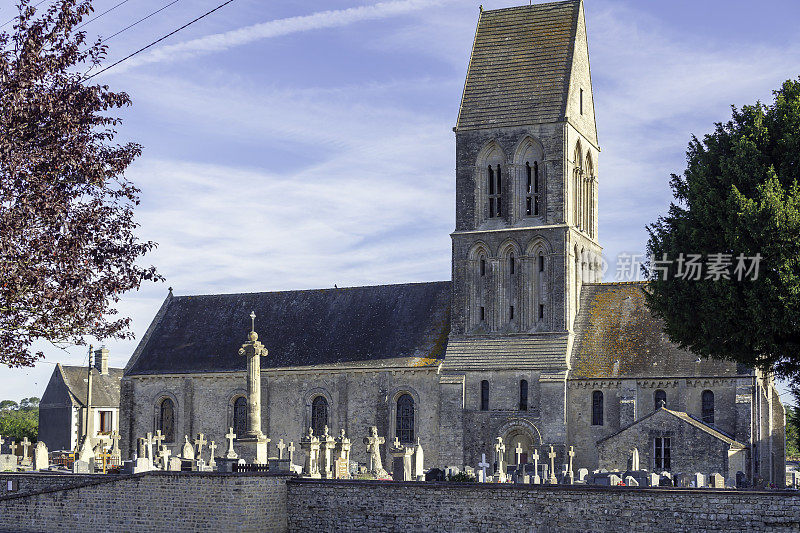 法国北部的教堂和公墓