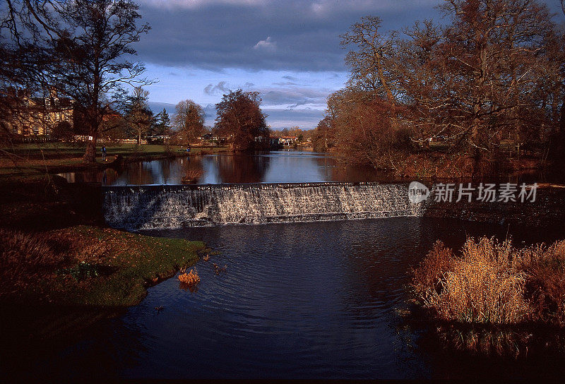 英国沃里克郡的威尔河-拍摄于胶片上