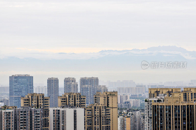 城市天际线在日出，成都，中国