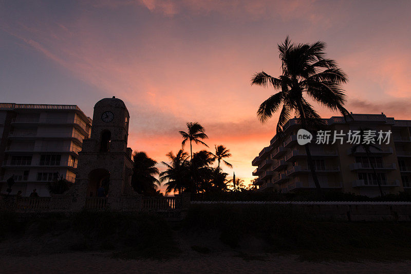 柔和的日落在棕榈滩，佛罗里达