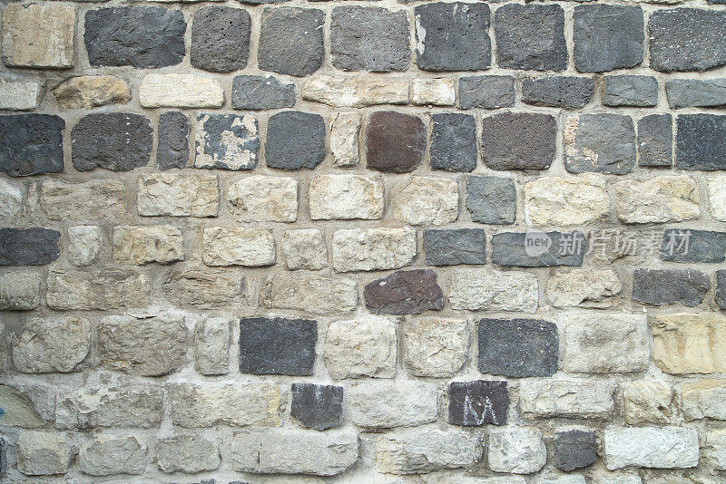 石头墙变形