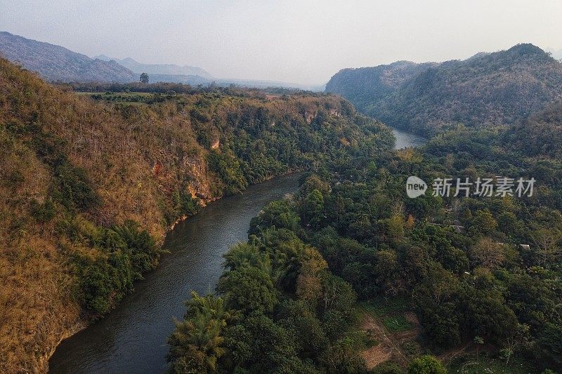 泰国北碧府桂河。无人驾驶飞机、空中拍摄