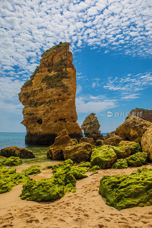 海景岩石图片的海滩在阿尔沃葡萄牙在夏末的太阳