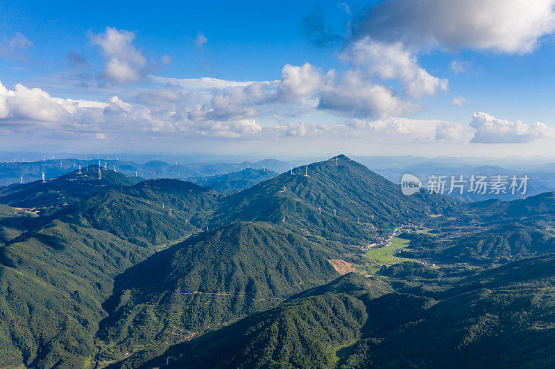 风力发电大面积分布在山区