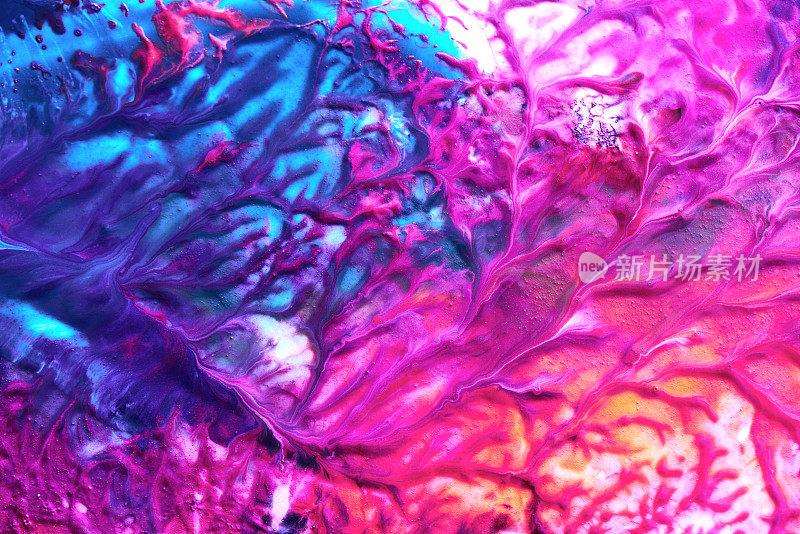 色彩斑斓的液体艺术背景，对比鲜明的混合液体颜料。抽象美人鱼纹理墙纸