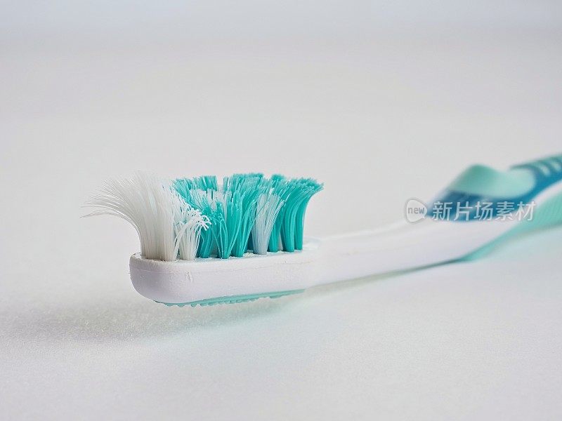 旧牙刷使用超过使用寿命