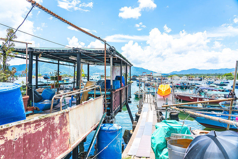 三门仔新村是香港的一个渔村。