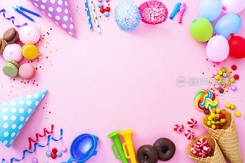 粉红色背景的派对或生日相框
