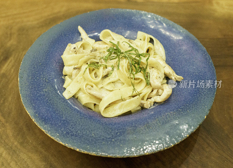 鸡肉意大利面条