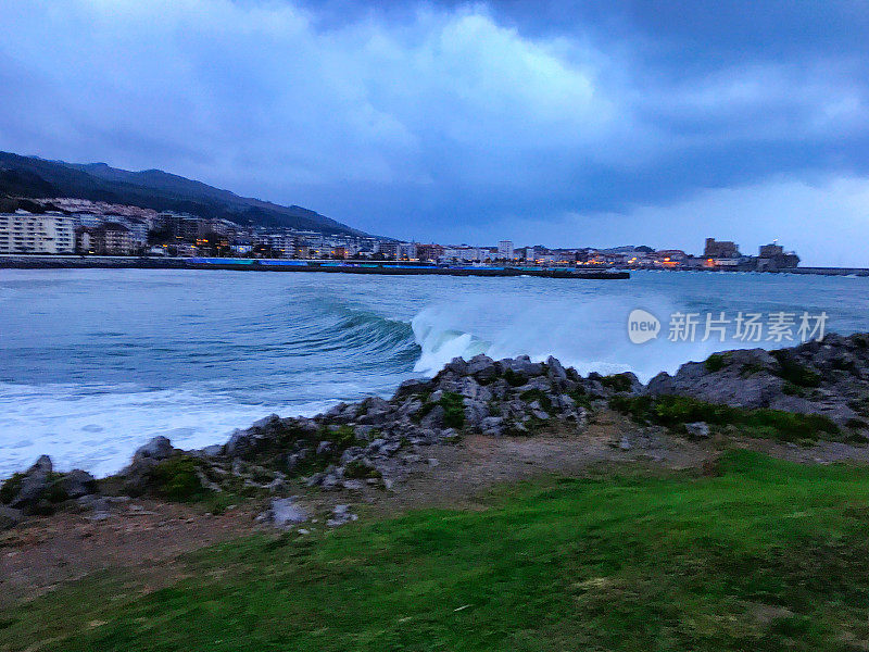 比斯开湾遭遇冬季风暴