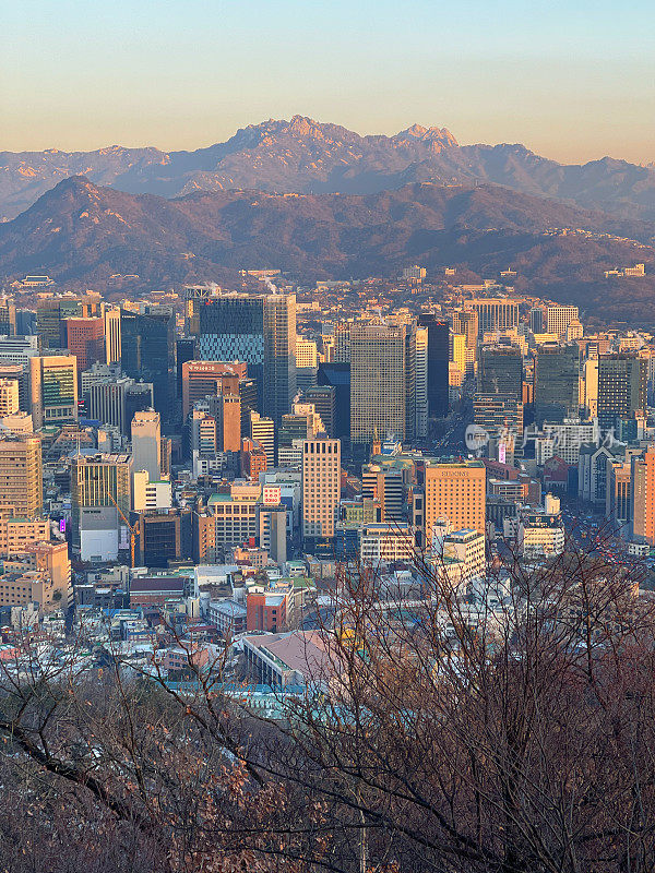 韩国首尔的冬日早晨