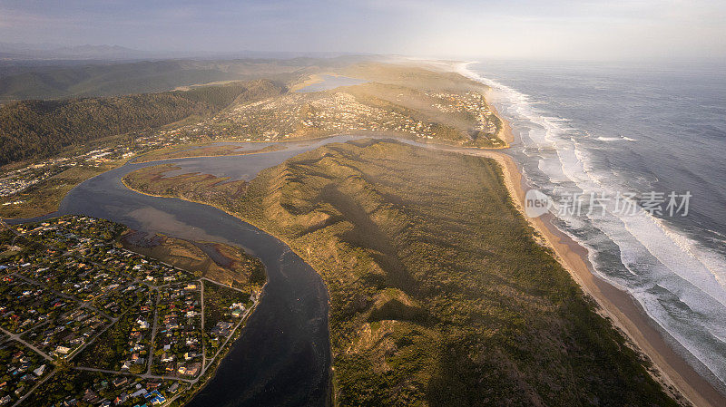 南非海岸线上塞奇菲尔德小镇的日出