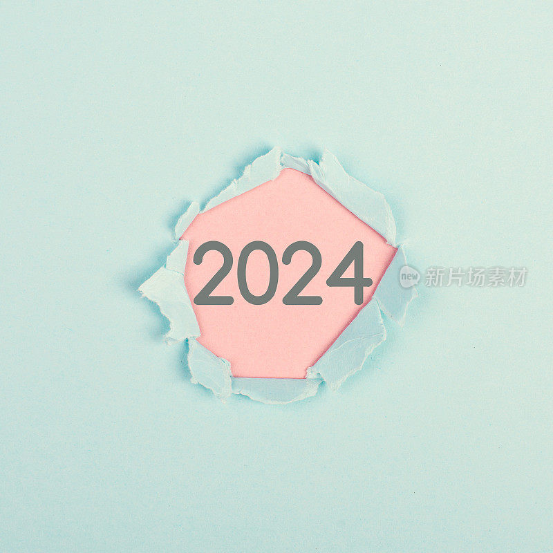 2024年新年背后站着撕纸、日历、年尾、变换时间、除夕假期