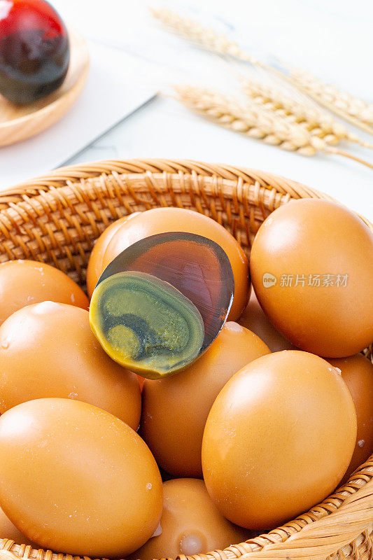 皮蛋，用鸡蛋做成的皮蛋，中国传统美食