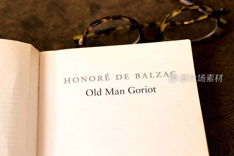 打开到扉页的书:巴尔扎克的《高哥》