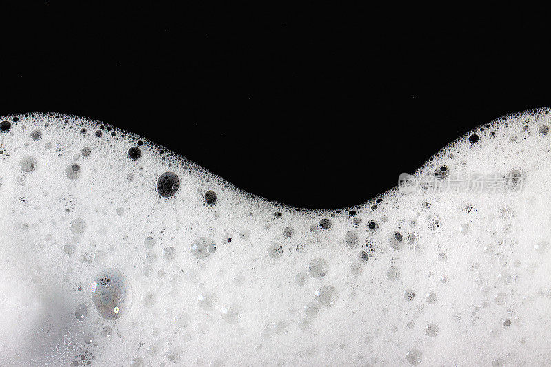 泡沫气泡抽象的黑色背景。