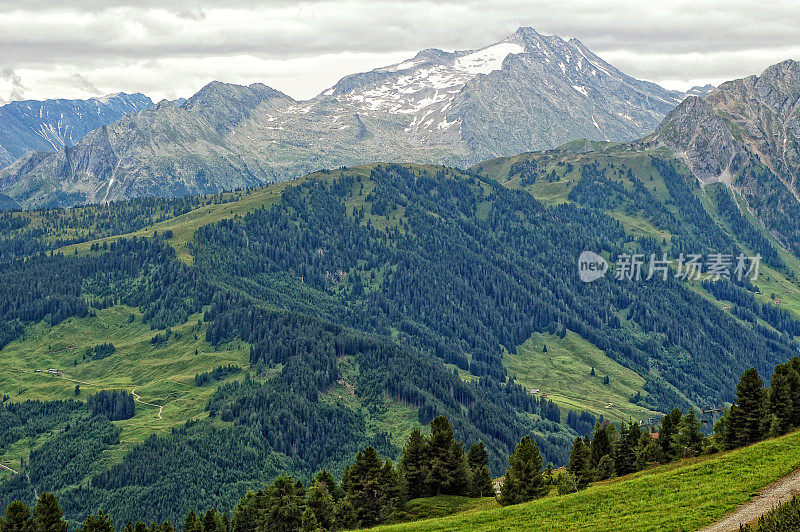 齐勒塔尔阿尔卑斯山景观(奥地利)