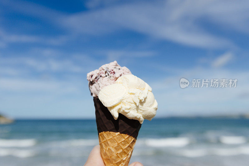 俯瞰纽基湾的大圆筒冰淇淋