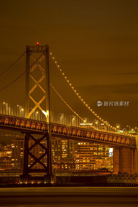 旧金山海湾大桥的夜晚，加利福尼亚