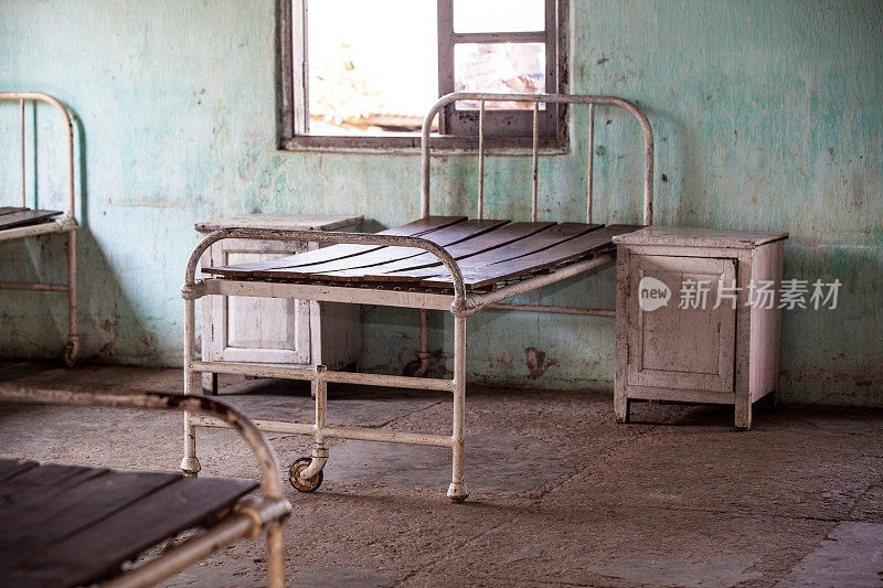 缅甸医院病床空无一人