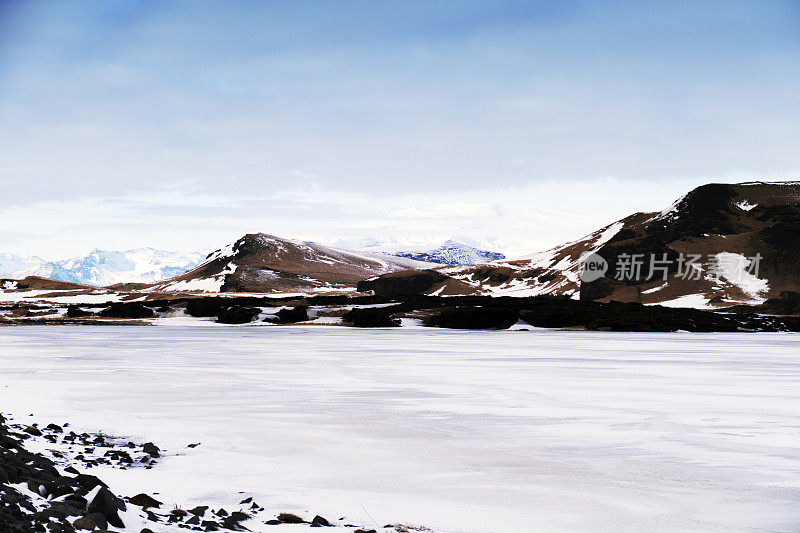 冰岛南部维克附近的冬季火山景观