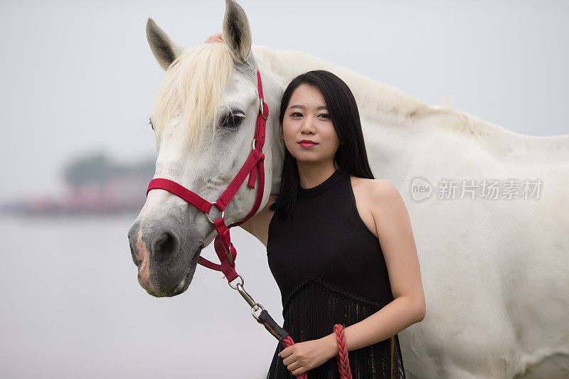 本质上的女人和马