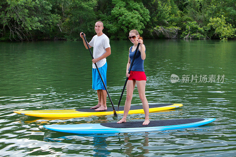 站立会议paddleboarding