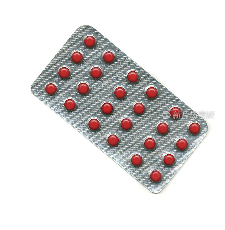 泡罩包装的红色药丸在白色的背景