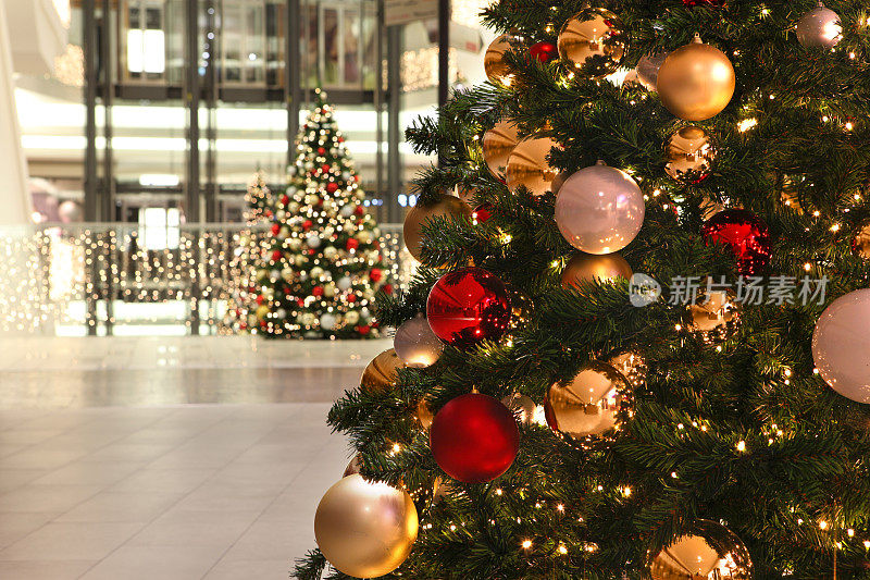 圣诞购物中心装饰圣诞树