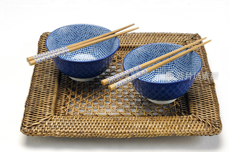 蓝色的中国瓷碗和筷子XXXL