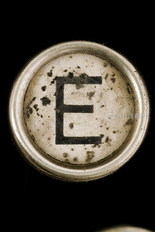 E键的一个完整的字母从垃圾打字机