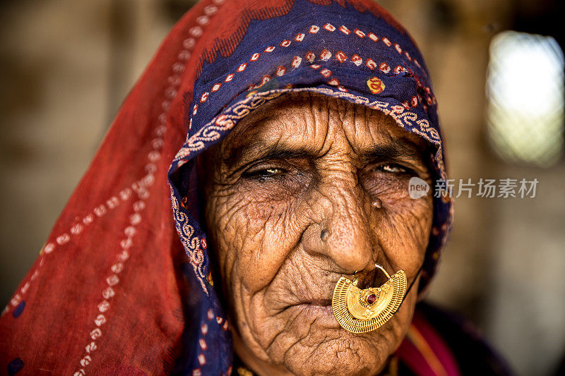 印度一个小村庄里的拉贾斯坦邦妇女